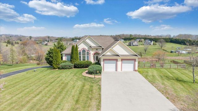 175 Hayfield DR, Boones Mill, VA 24065