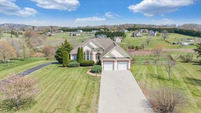 175 Hayfield DR, Boones Mill, VA 24065