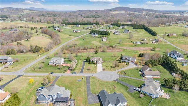 175 Hayfield DR, Boones Mill, VA 24065