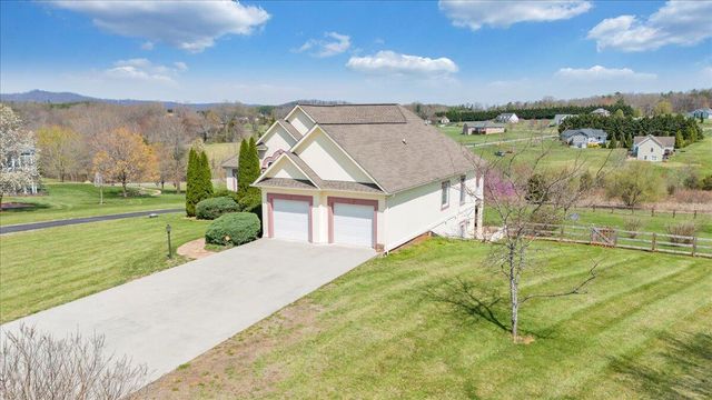 175 Hayfield DR, Boones Mill, VA 24065