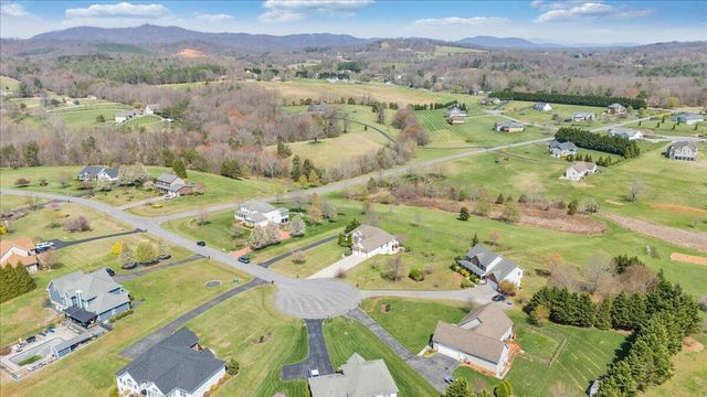 175 Hayfield DR, Boones Mill, VA 24065