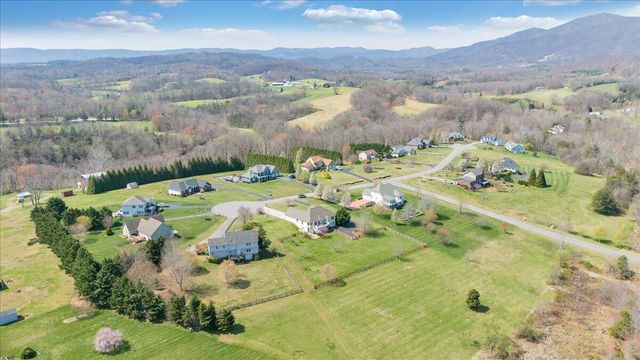 175 Hayfield DR, Boones Mill, VA 24065