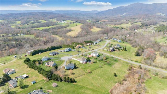 175 Hayfield DR, Boones Mill, VA 24065