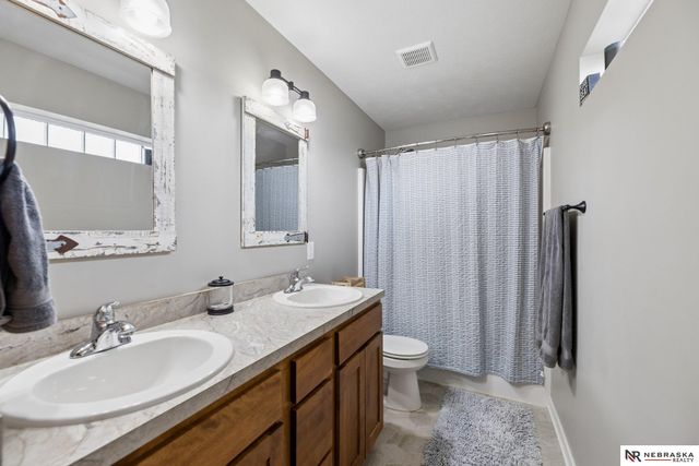 6025 N 15th Court, Lincoln, NE 68521