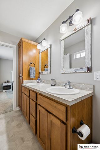 6025 N 15th Court, Lincoln, NE 68521