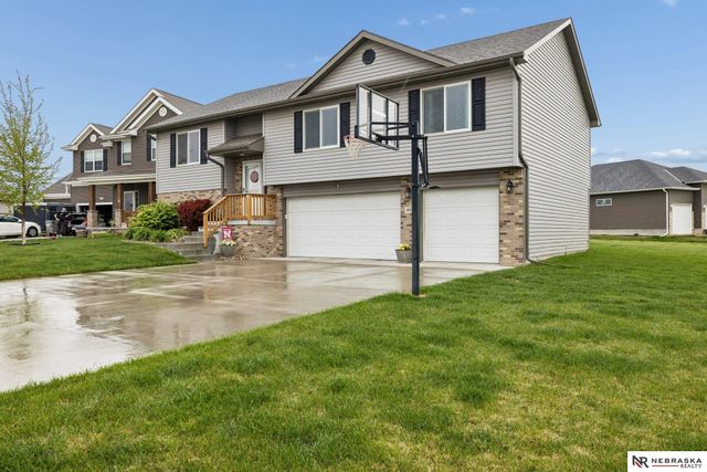 6025 N 15th Court, Lincoln, NE 68521