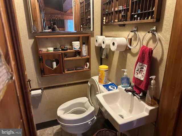 108 HEIGHTS AVE, Mt Gretna, PA 17064