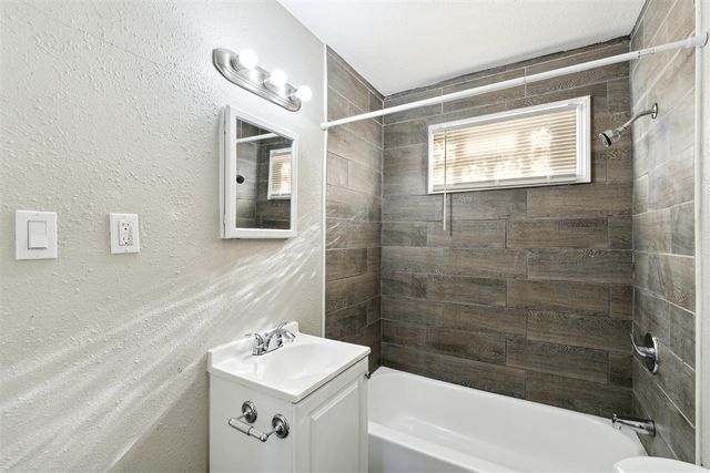 20035 Santa Barbara Drive, Detroit, MI 48221