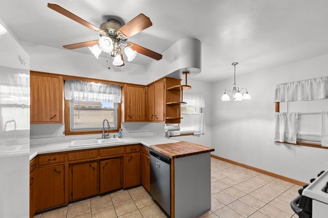 608 29th Avenue, East Moline, IL 61244