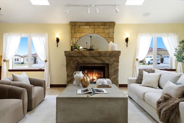 9206 Vincenzo Drive, Pasco, WA 99301