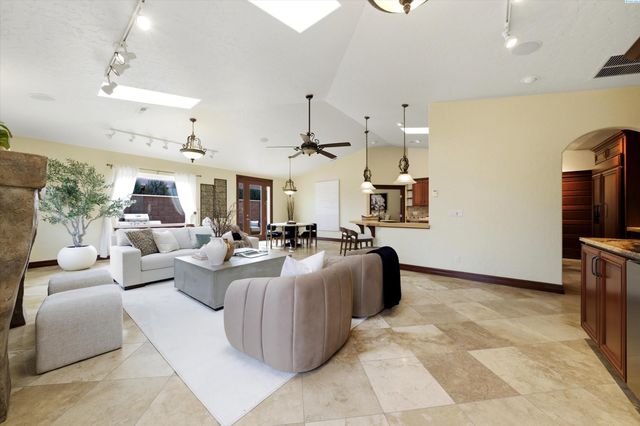 9206 Vincenzo Drive, Pasco, WA 99301