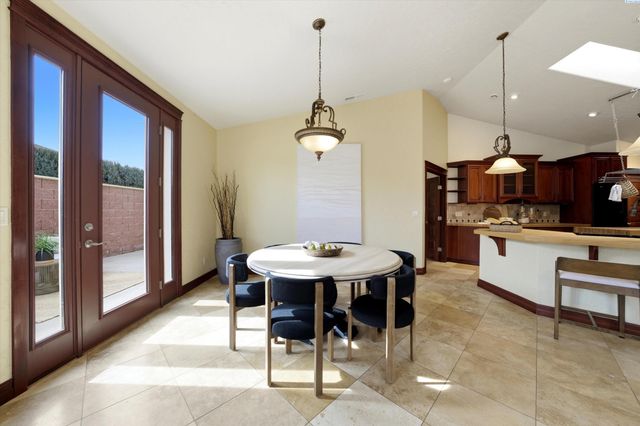 9206 Vincenzo Drive, Pasco, WA 99301