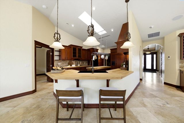 9206 Vincenzo Drive, Pasco, WA 99301