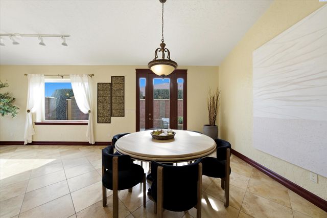 9206 Vincenzo Drive, Pasco, WA 99301