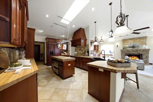 9206 Vincenzo Drive, Pasco, WA 99301