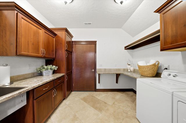 9206 Vincenzo Drive, Pasco, WA 99301