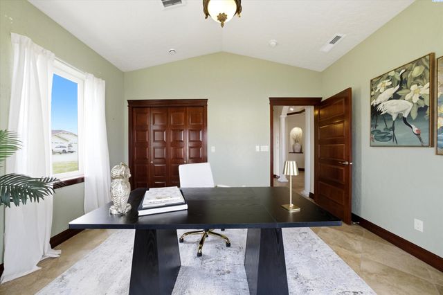 9206 Vincenzo Drive, Pasco, WA 99301