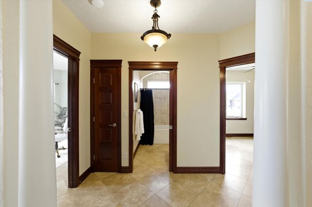 9206 Vincenzo Drive, Pasco, WA 99301