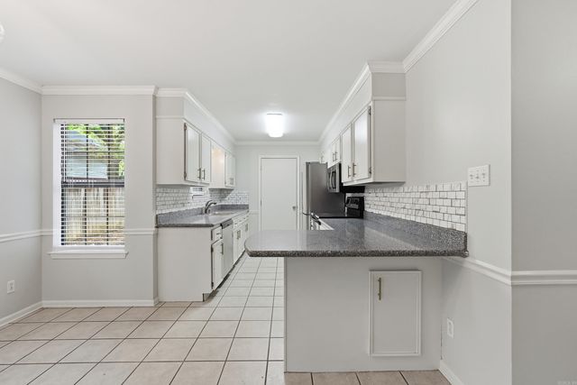 2 Forestwood Cove, Little Rock, AR 72223