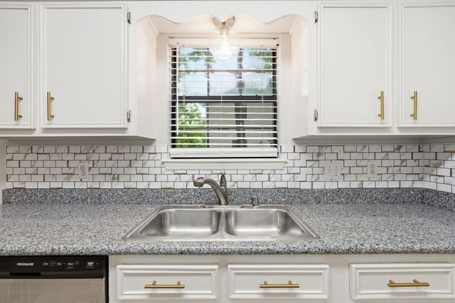 2 Forestwood Cove, Little Rock, AR 72223