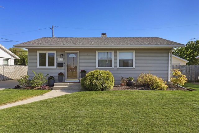 1715 84th PLACE, Kenosha, WI 53143