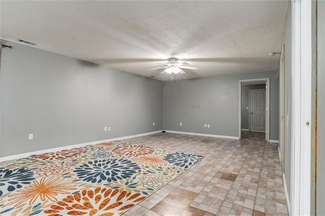 22615 W 76th Terrace, Shawnee, KS 66227
