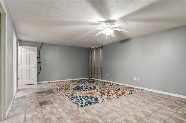 22615 W 76th Terrace, Shawnee, KS 66227