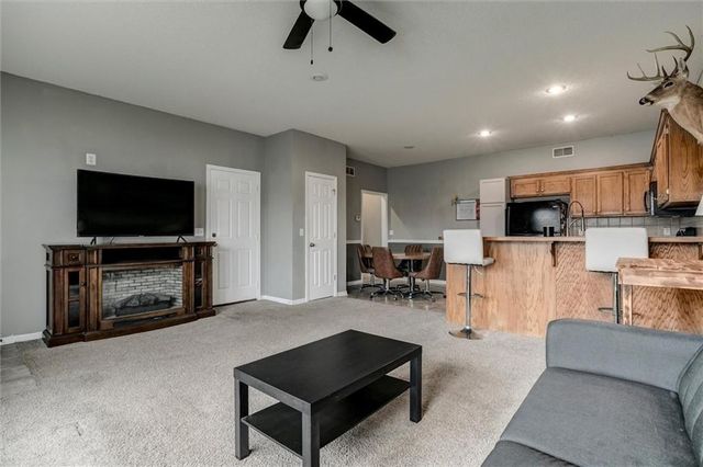 22615 W 76th Terrace, Shawnee, KS 66227