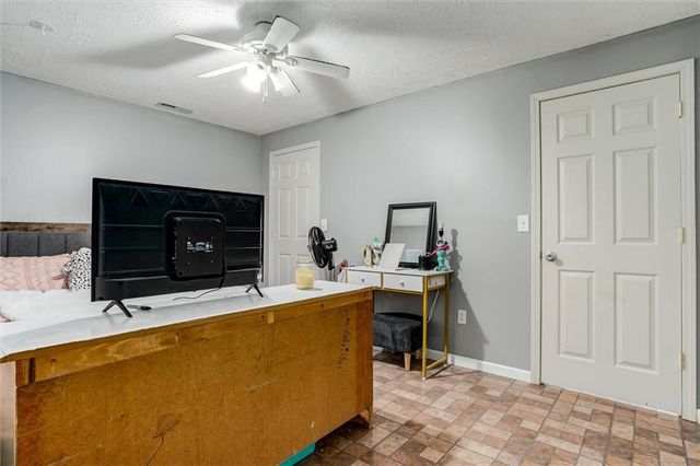 22615 W 76th Terrace, Shawnee, KS 66227