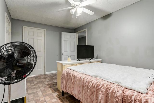 22615 W 76th Terrace, Shawnee, KS 66227