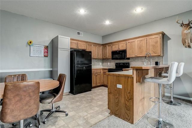 22615 W 76th Terrace, Shawnee, KS 66227