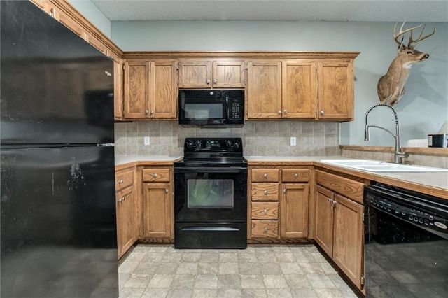 22615 W 76th Terrace, Shawnee, KS 66227