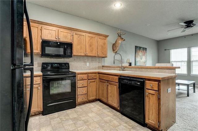 22615 W 76th Terrace, Shawnee, KS 66227