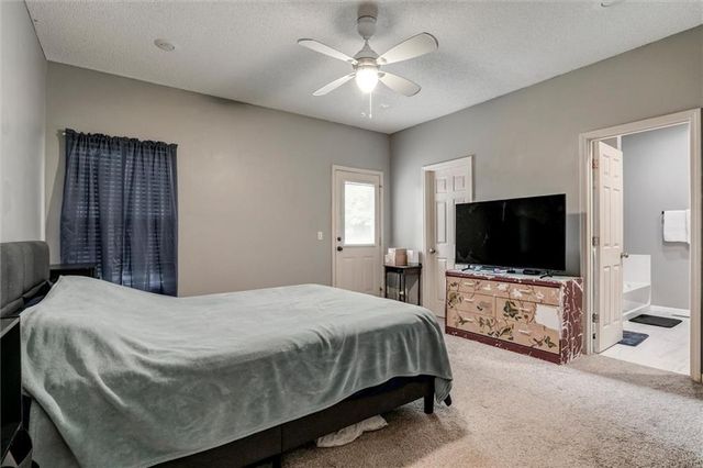 22615 W 76th Terrace, Shawnee, KS 66227