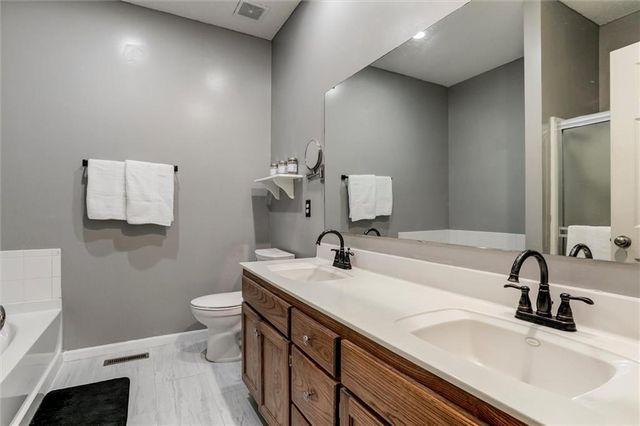 22615 W 76th Terrace, Shawnee, KS 66227
