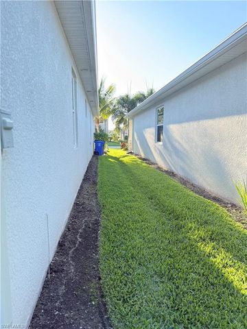 4289 BLUEGRASS DR, Fort Myers, FL 33916