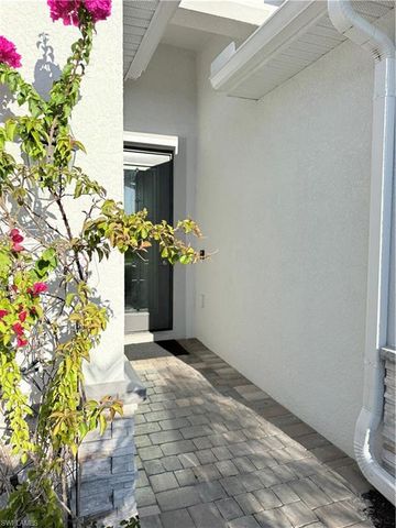 4289 BLUEGRASS DR, Fort Myers, FL 33916