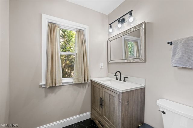3545 Raymont Boulevard, University Heights, OH 44118