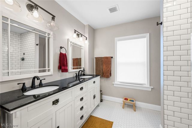 3545 Raymont Boulevard, University Heights, OH 44118