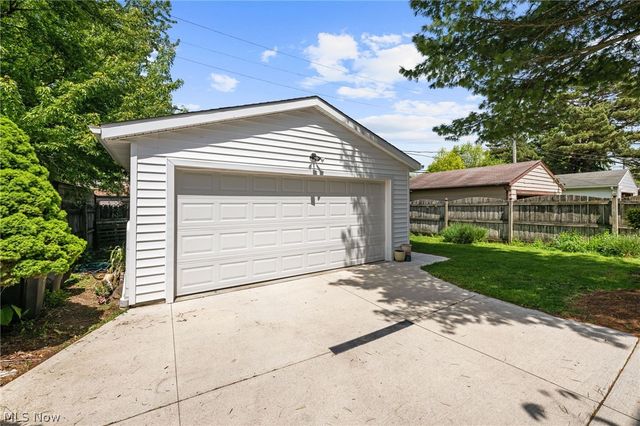 3545 Raymont Boulevard, University Heights, OH 44118