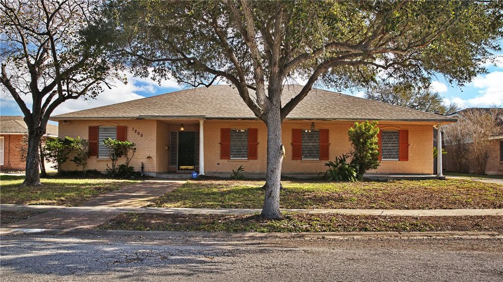 1205 Clarion Dr, Corpus Christi, TX 78412 — exterior