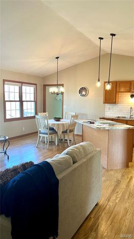 1157 Amanda Street, St James, MO 65559