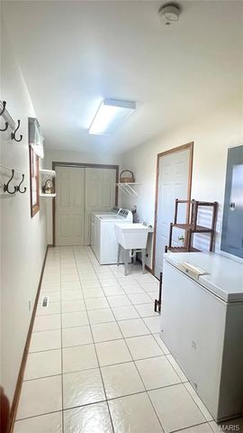 1157 Amanda Street, St James, MO 65559