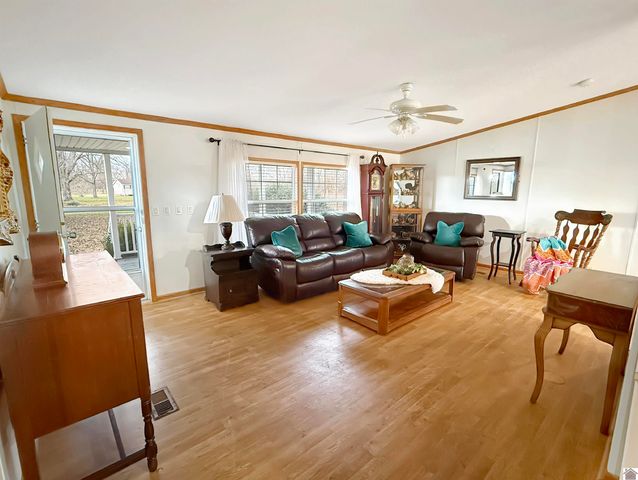 3009 Sid Darnall Rd, Benton, KY 42025