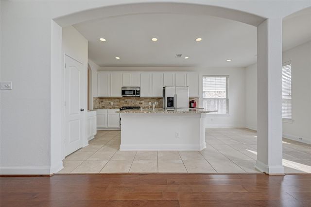 71 N Rocky Point Circle, The Woodlands, TX 77389