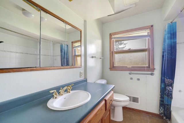 949 W Plainfield AVENUE, Milwaukee, WI 53221
