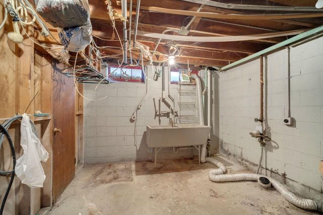 949 W Plainfield AVENUE, Milwaukee, WI 53221