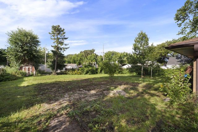 949 W Plainfield AVENUE, Milwaukee, WI 53221