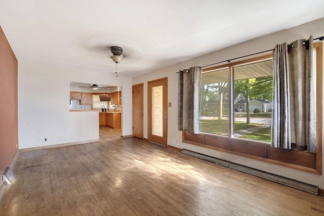 949 W Plainfield AVENUE, Milwaukee, WI 53221