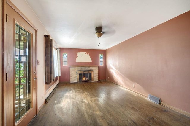 949 W Plainfield AVENUE, Milwaukee, WI 53221